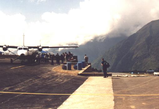 Landung &Uuml;berlebt! Flugplatz Lukla