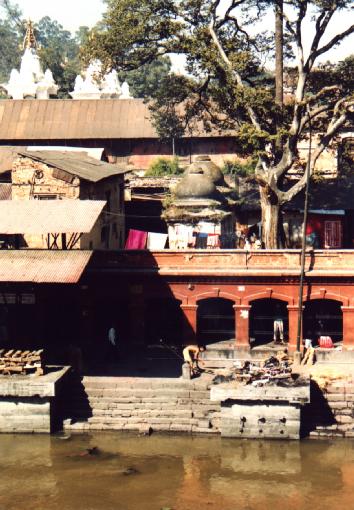 Verbrennung eines Toten in Pashupatinath