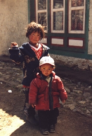 Kinder in Nepal